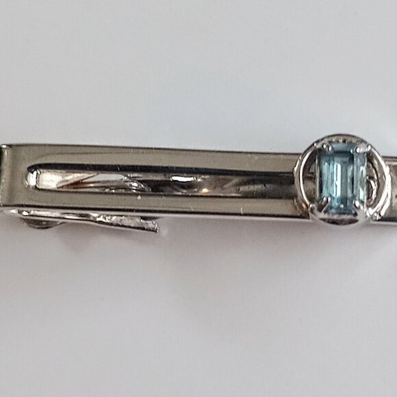 Vtg silver tone cufflinks with matching tie clip. - Picture 2 of 4